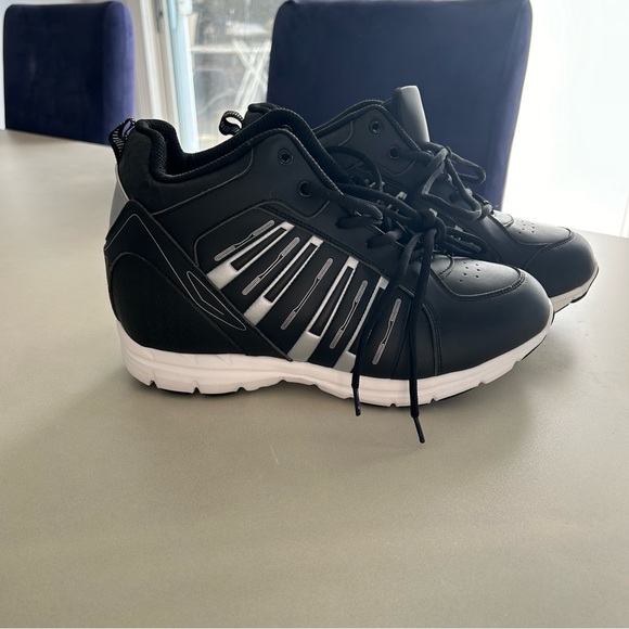 Camden K3328 3.8”elevator height sporty look black sneaker, size U.S. 10 - Picture 3 of 7